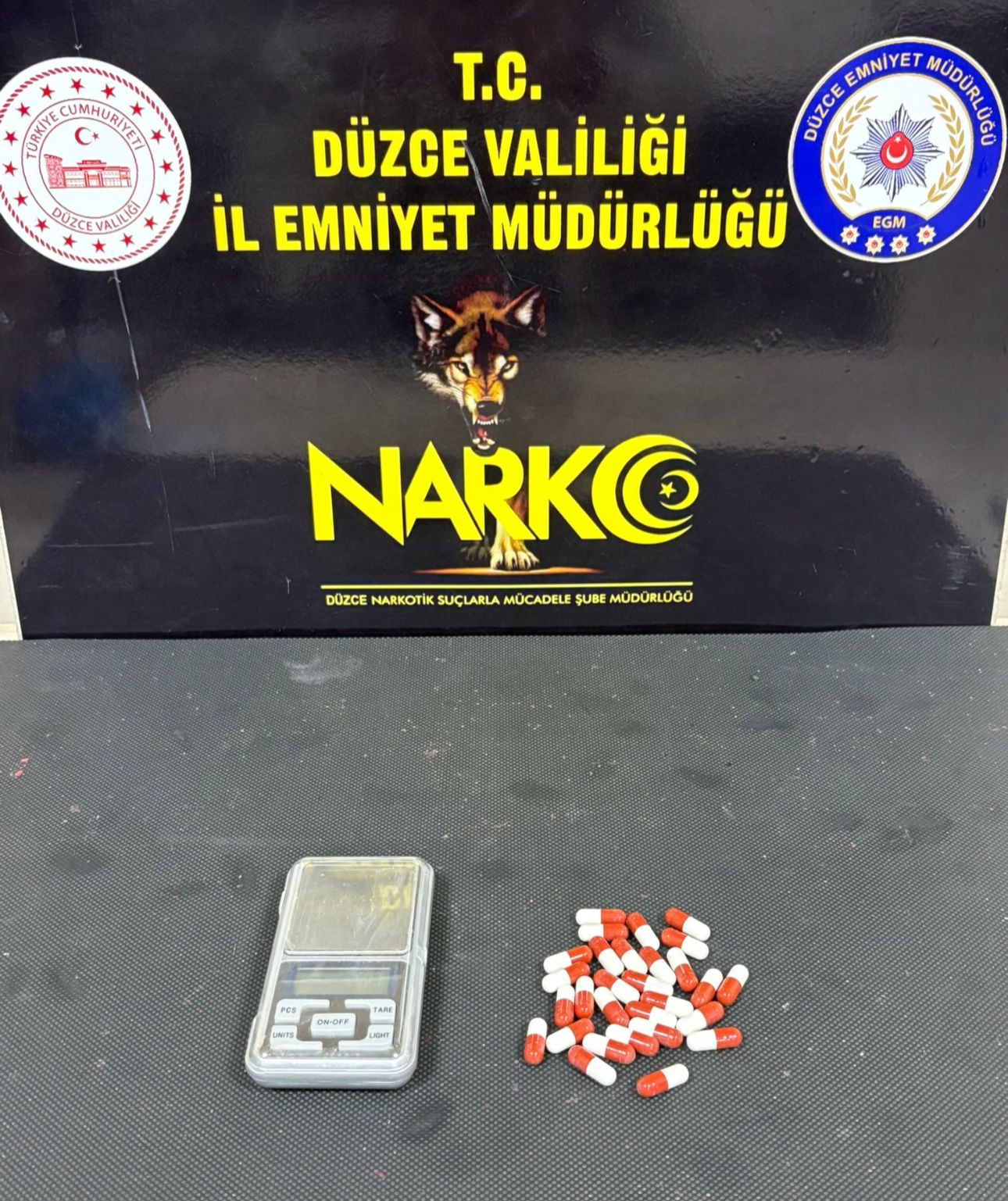 DÜZCE’DE NARKOTİK OPERASYON: 4 ŞÜPHELİ GÖZALTINA ALINDI!