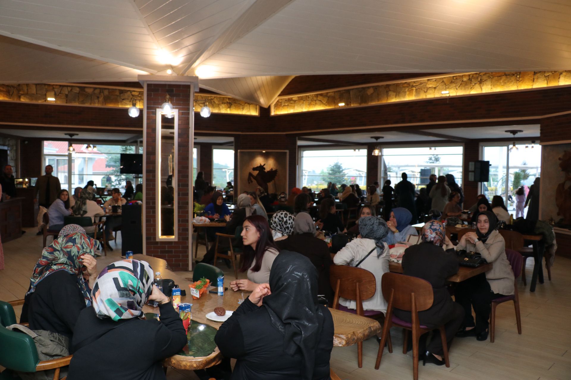 HİLALTEPE’DE ANNELER GÜNÜ COŞKUSU: