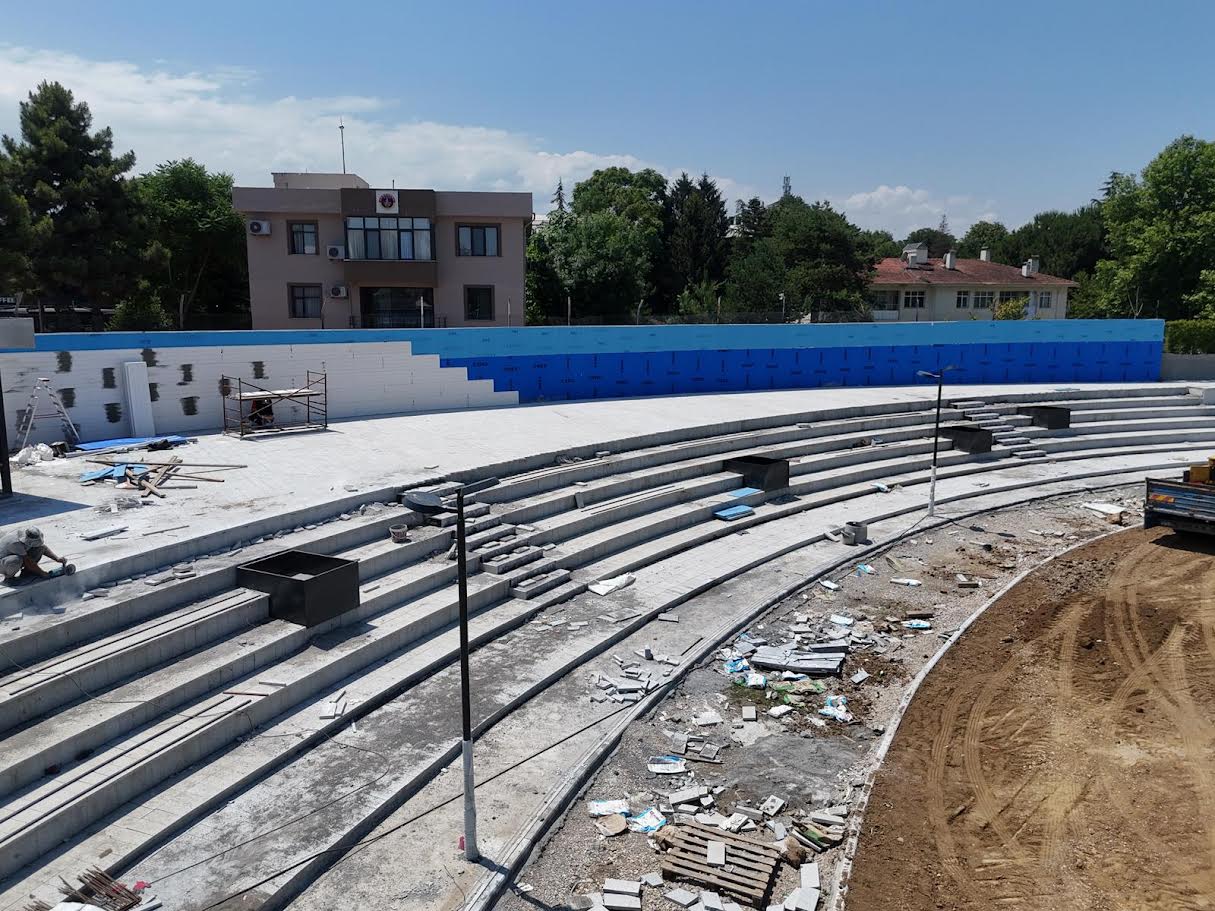 MİLLET BAHÇESİ’NDE YEŞİL ÖRTÜ TAMAMLANIYOR