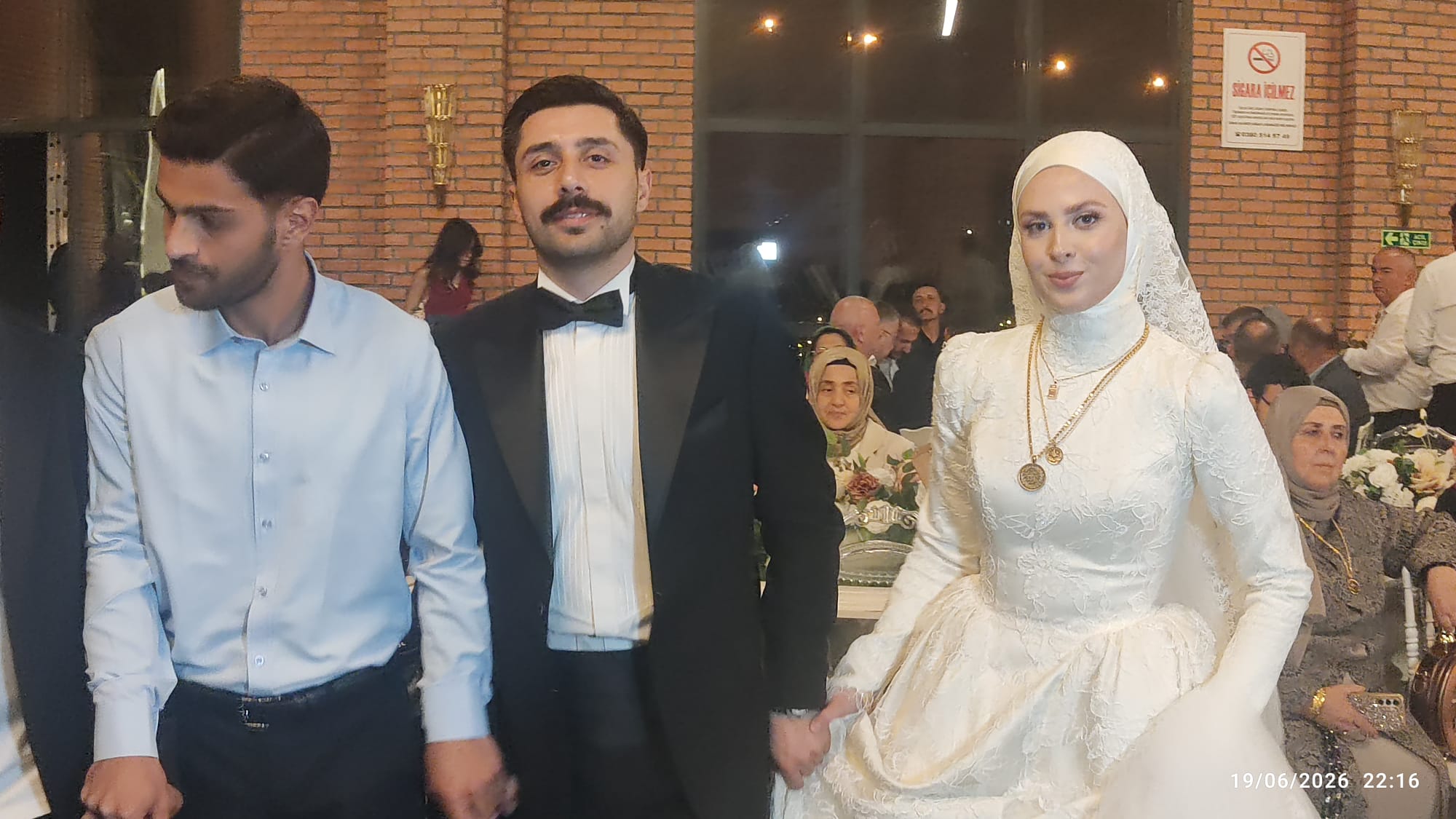 SEYFULLAH TUNA VE BETÜL GÜLÜÇ DÜNYAEVİNE GİRDİ SEYFULLAH TUNA VE BETÜL GÜLÜÇ DÜNYAEVİNE GİRDİ