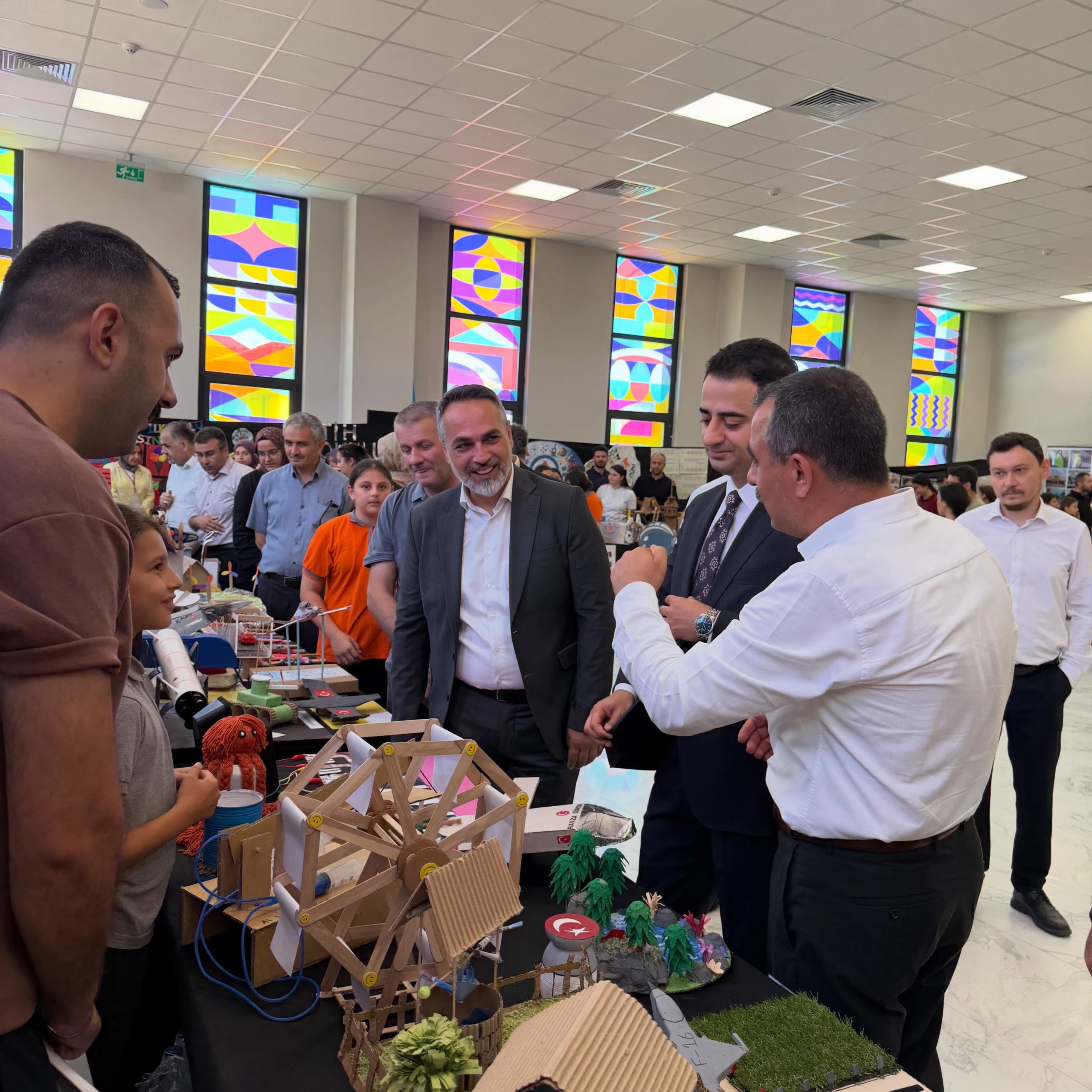Gümüşova'da Bilim ve Sanat Yeni Merkez Kapılarını Açtı Gümüşova'da Bilim ve Sanat Yeni Merkez Kapılarını Açtı