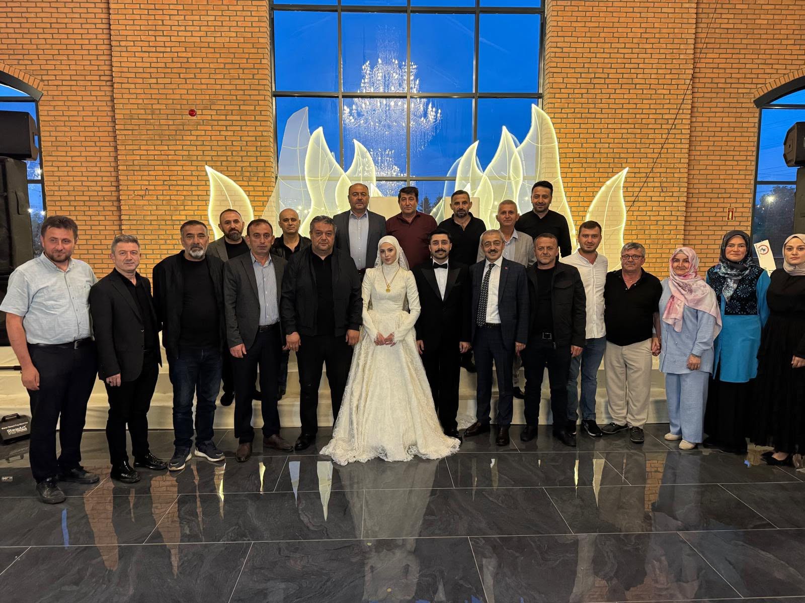 SEYFULLAH TUNA VE BETÜL GÜLÜÇ DÜNYAEVİNE GİRDİ