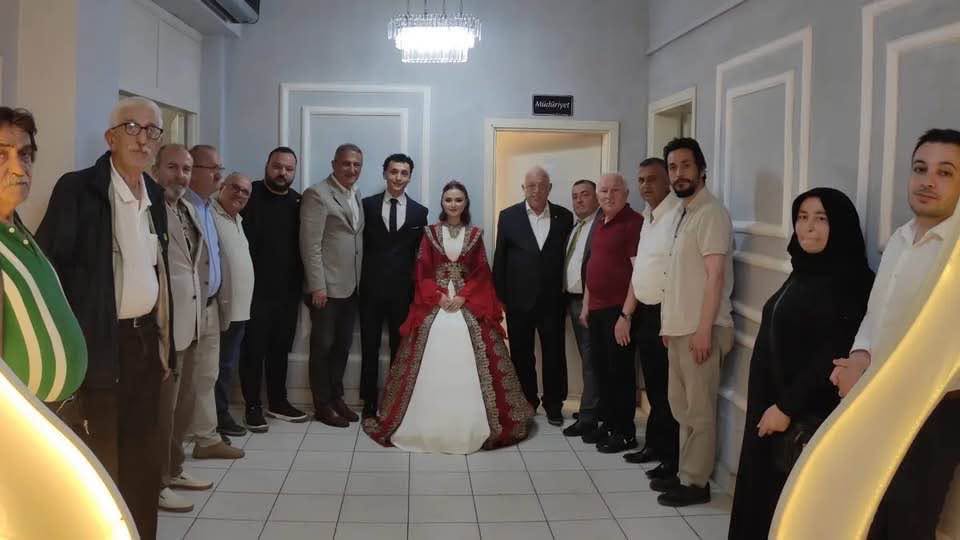 CHP Cumayeri İlçe Başkanı Yusuf Mil Kızını Evlendirdi: CHP Cumayeri İlçe Başkanı Yusuf Mil Kızını Evlendirdi: