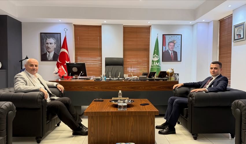 Kaymakam Furkan Alpay'dan Çilimli Belediye Başkanı Yıldız'a Veda Ziyareti! Kaymakam Furkan Alpay'dan Çilimli Belediye Başkanı Yıldız'a Veda Ziyareti!