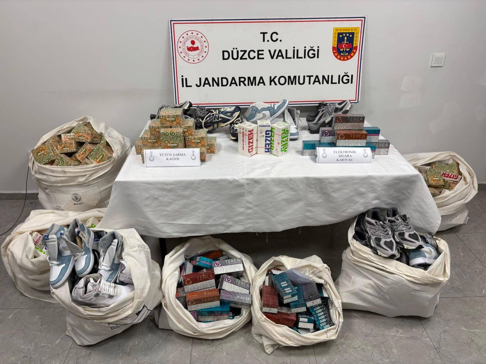 Düzce’de Kargo Hattıyla Kaçakçılık Yapanlara Jandarma'dan Operasyon Düzce’de Kargo Hattıyla Kaçakçılık Yapanlara Jandarma'dan Operasyon
