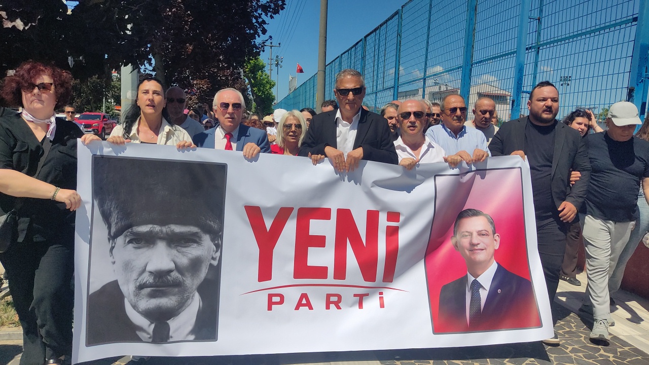 CHP Düzce'de Deprem: İl ve İlçe Başkanları Toplu İstifa Etti CHP Düzce'de Deprem: İl ve İlçe Başkanları Toplu İstifa Etti