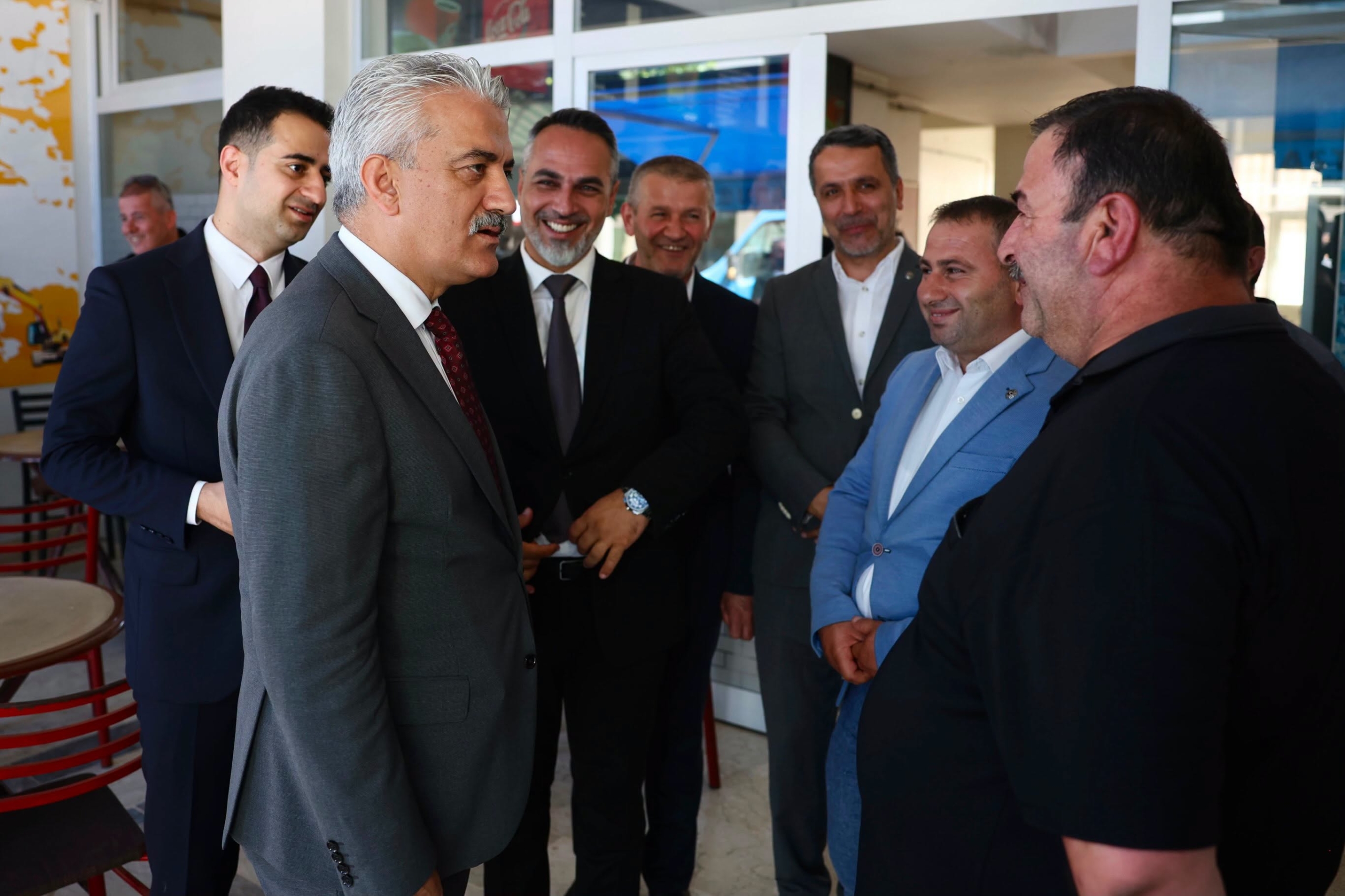 Vali Makas'tan Gümüşova'da Esnaf Ziyareti Vali Makas'tan Gümüşova'da Esnaf Ziyareti
