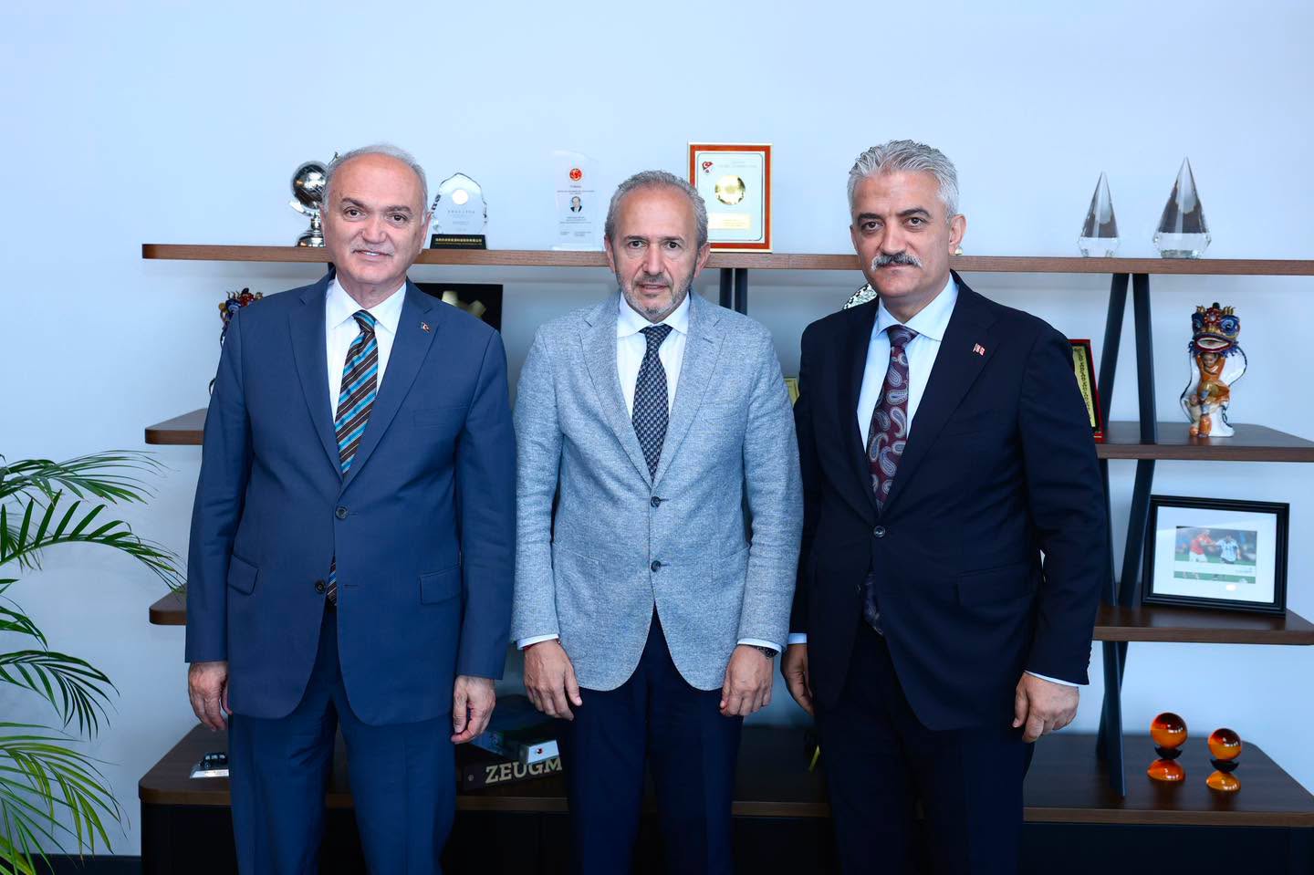 PROTOKOL VE İŞ DÜNYASI BİR ARADA! DÜZCE ZİRVESİNDEN DEV İŞ BİRLİĞİ MESAJI: KENTİN GELECEĞİ MASAYA YATIRILDI!