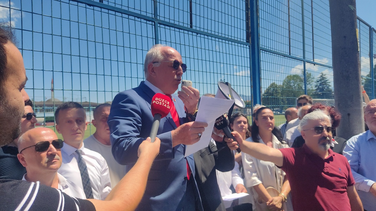 CHP Düzce'de Deprem: İl ve İlçe Başkanları Toplu İstifa Etti CHP Düzce'de Deprem: İl ve İlçe Başkanları Toplu İstifa Etti