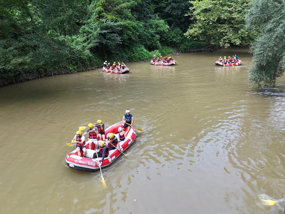 Melen Çayı'nda Gençliğinden Rafting Çıkarması Melen Çayı'nda Gençliğinden Rafting Çıkarması