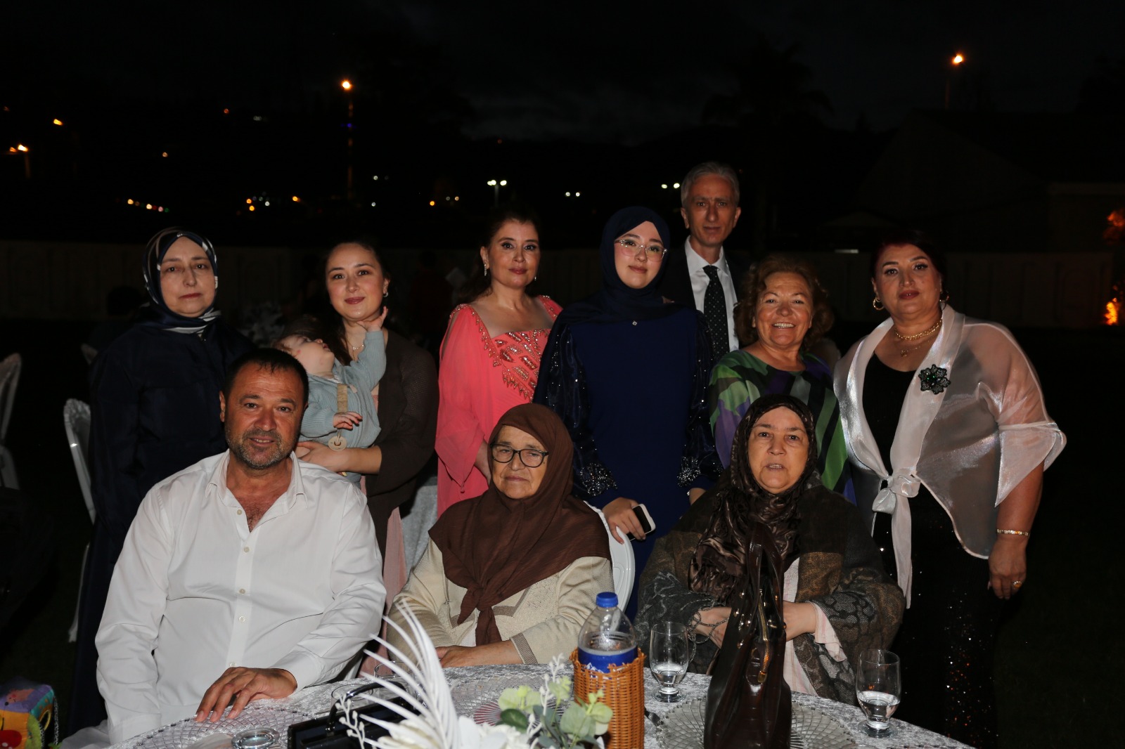 Aşklarını Masalsı Törenle Taçlandırdılar: Aşklarını Masalsı Törenle Taçlandırdılar: