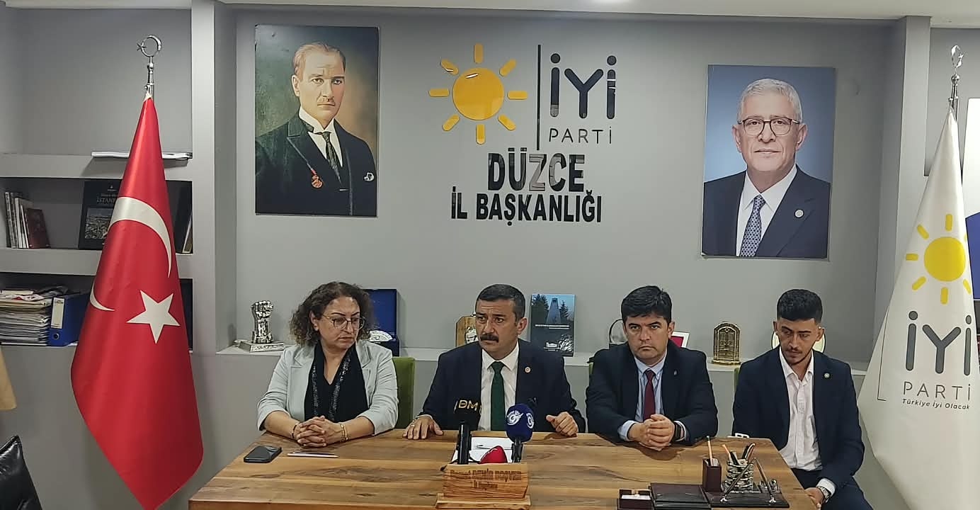 Selçuk Türkoğlu Düzce’de Sahaya İndi: Selçuk Türkoğlu Düzce’de Sahaya İndi: