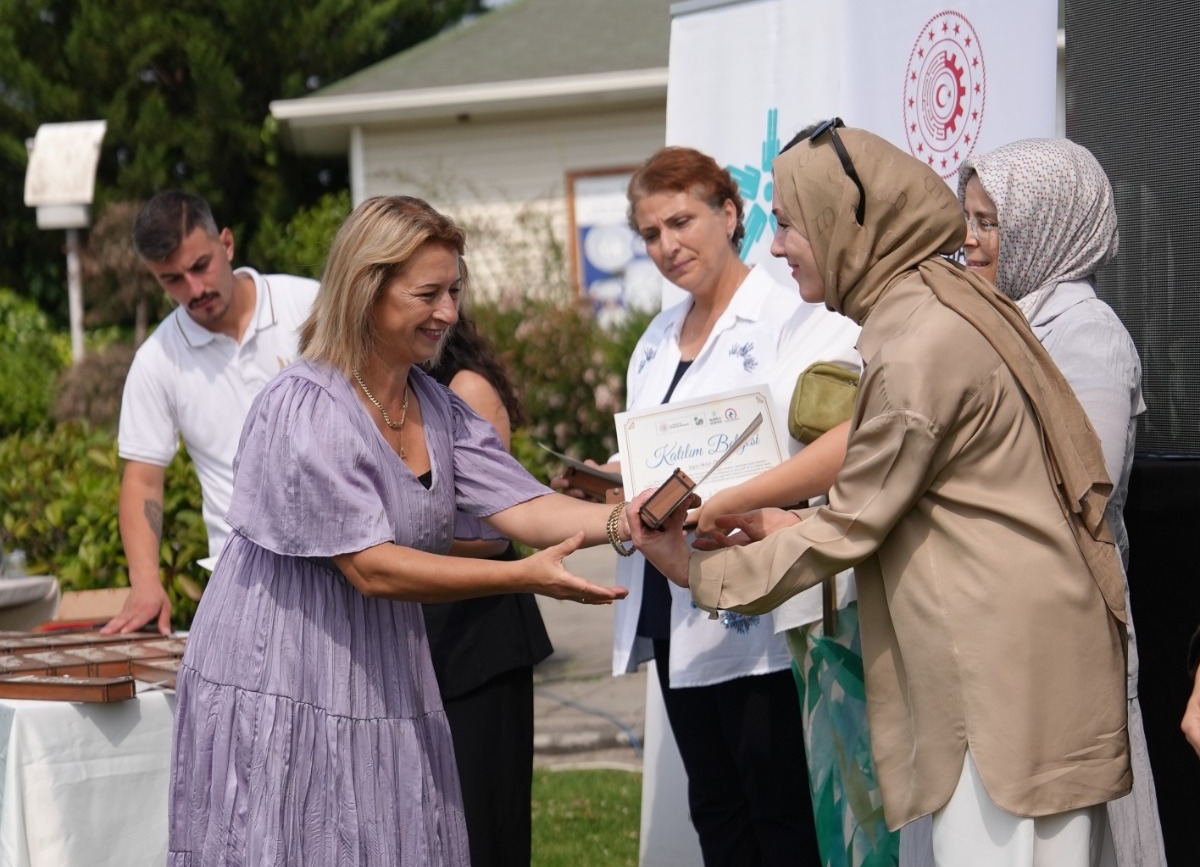 Düzce Belediyesi'nden Kadın İstihdamına Dev Destek: Düzce Belediyesi'nden Kadın İstihdamına Dev Destek: