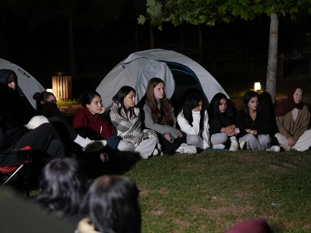 Düzce Belediyesi’nden Gençlere Doğa Kampı Jesti Düzce Belediyesi’nden Gençlere Aydınpınar Şelalesi’nde Doğa Kampı:
