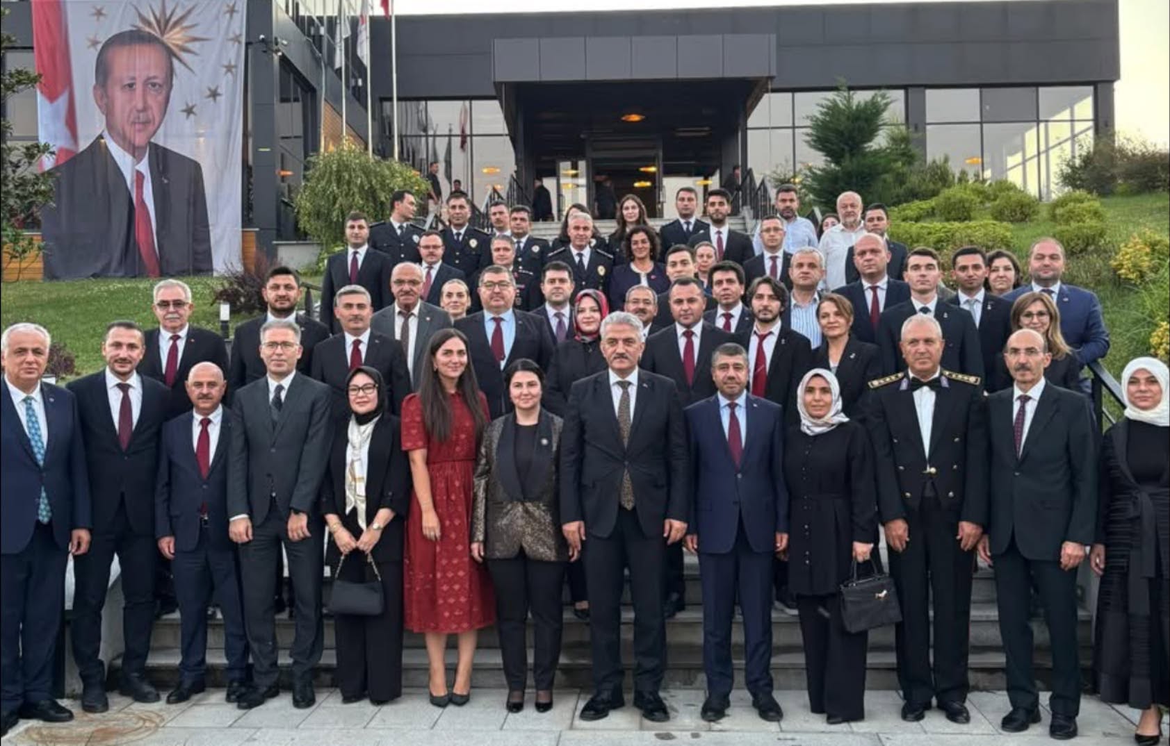 Abdülkerim Kaval Sahada Bir Milletvekili Gibi: Zafer Coşkusunda Halkla Omuz Omuza
