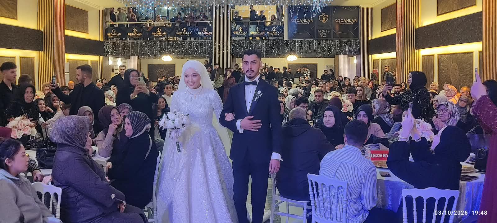 CUMAYERİ’NDE MUTLU GÜN: LİVANUR ZEYNEP VE SEFA DÜNYA EVİNE GİRDİ