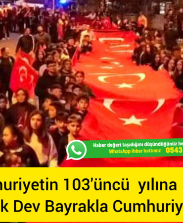 Cumayeri'nde Coşkulu Geçti: 103 Metrelik Dev Bayrakla Cumhuriyet Coşkusu