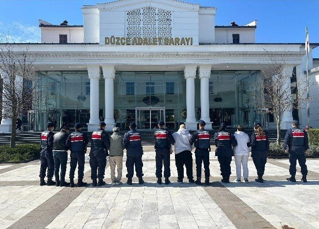 Düzce Merkezli 6 İlde Yapay Zekalı Borsa Dolandırıcılığı Operasyonu: 9 Tutuklama!